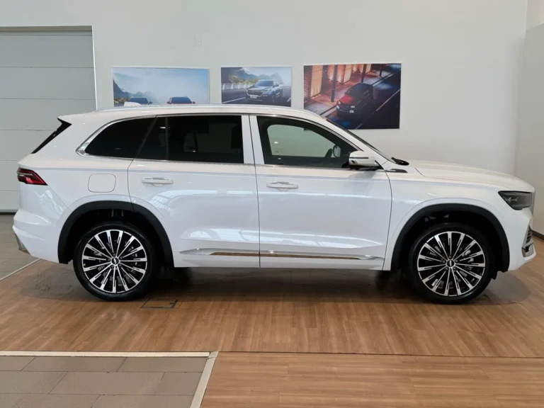 Geely Monjaro 2025 года в кузове белый