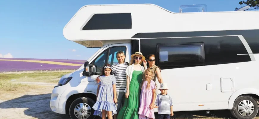 Семья с детьми в современном автодоме